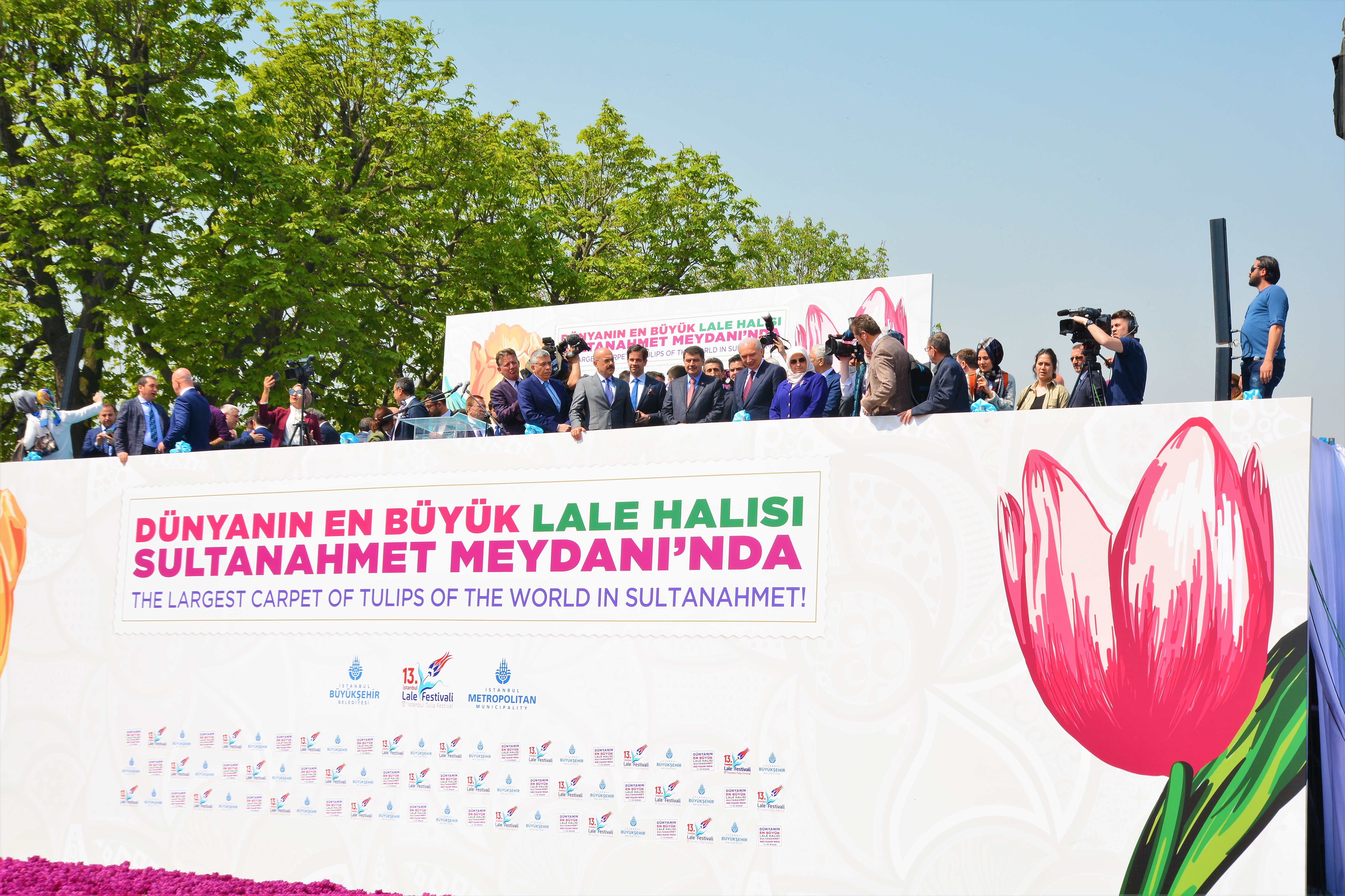 Dünyanın En Büyük Canlı Lale Halısı Sultanahmet Meydanı’nda