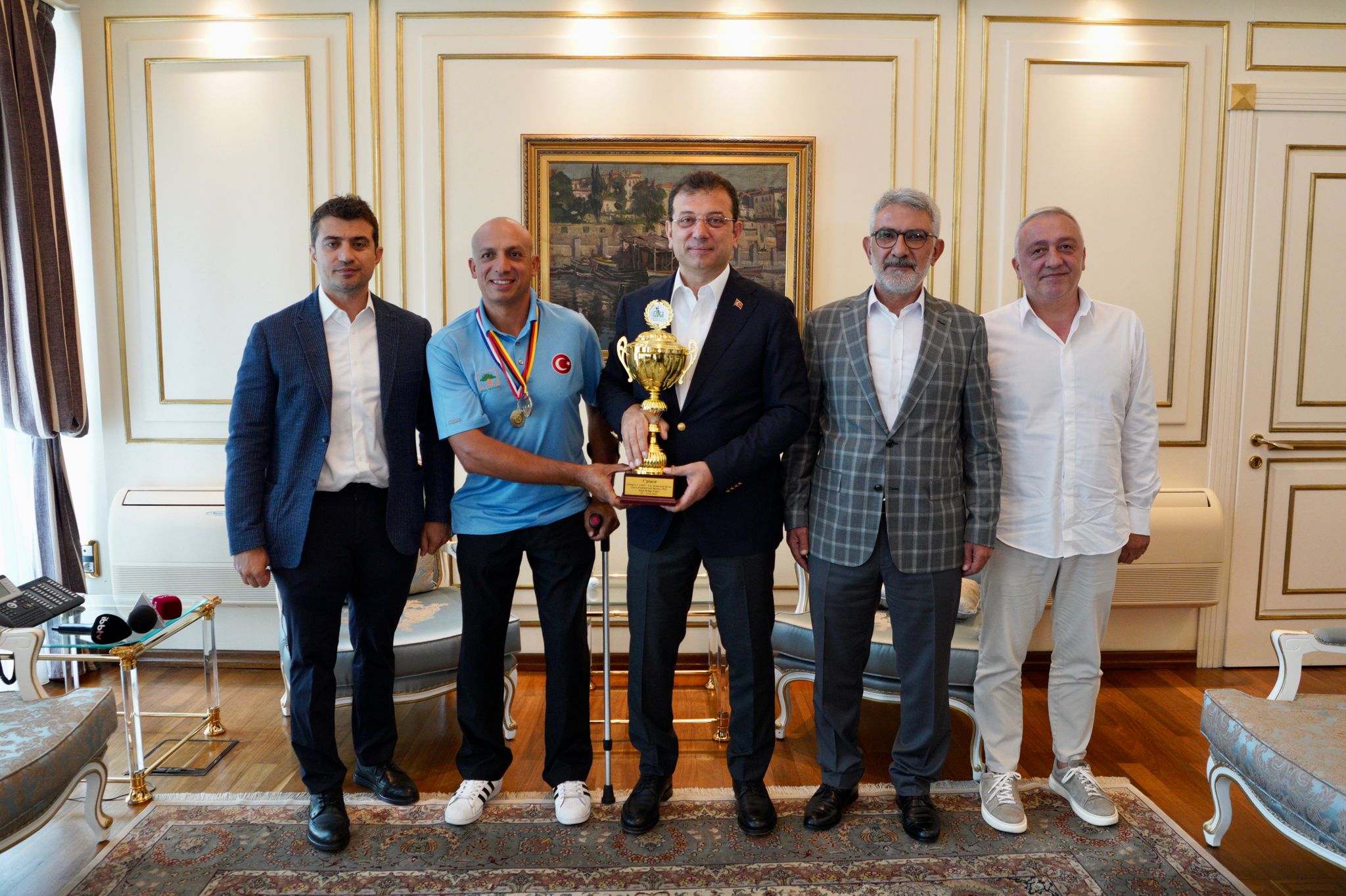 İBB Başkanı İmamoğlu, Ağaç ve Peyzaj AŞ Çalışanı Şampiyon Golfçü Kazan’ı Ağırladı