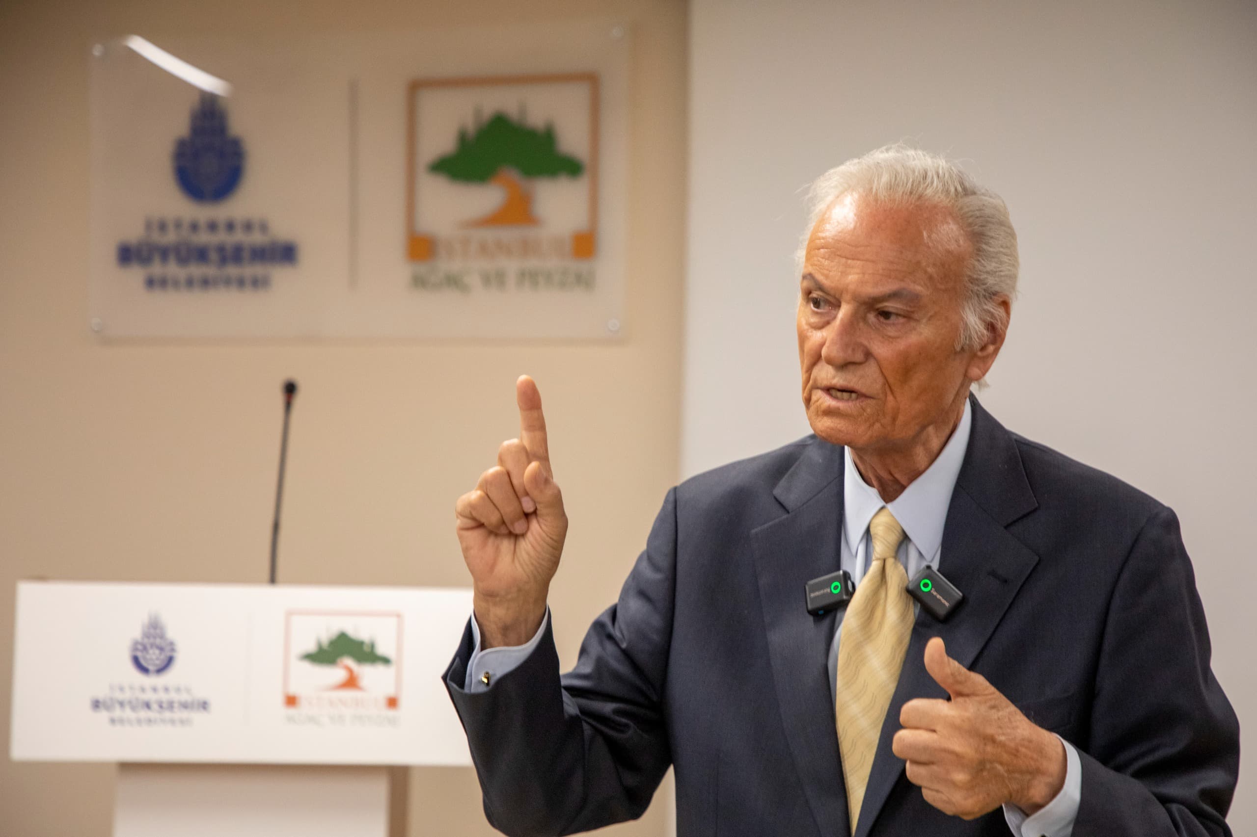 EDİZ HUN, “AĞAÇ AŞ BULUŞMALARI”NDA  ÇEVRE BİLİNCİNİ ANLATTI